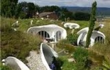 В Швейцарии построен земляной дом «нора»